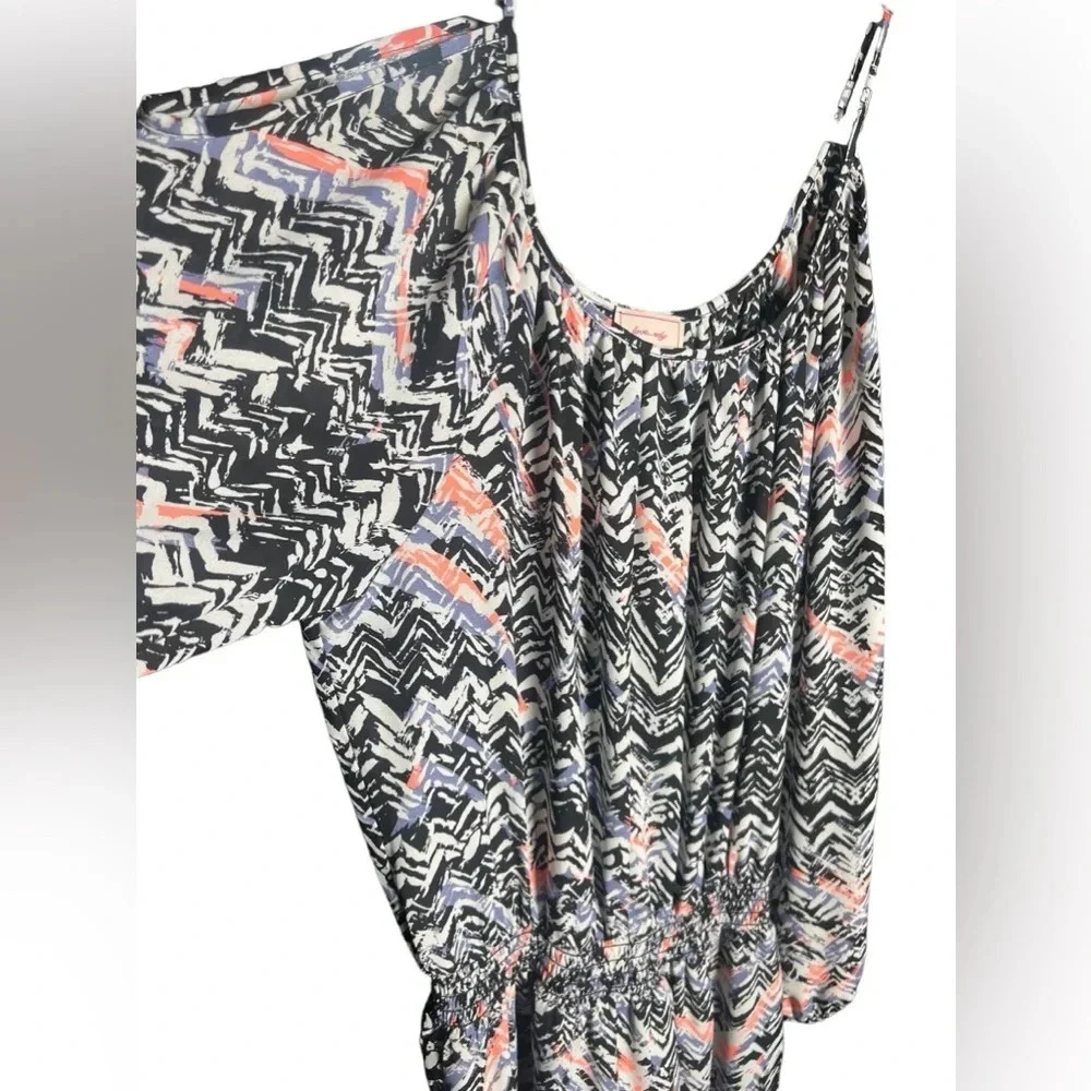 Love… ady size medium cold shoulder chevron dress in excellent condition - Picture 4 of 4